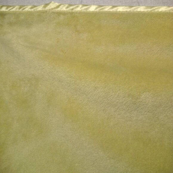 Vintage Looney Tunes Tiny Toons Sylvester And Tweety Baby Blanket Yellow Satin - Picture 7 of 14